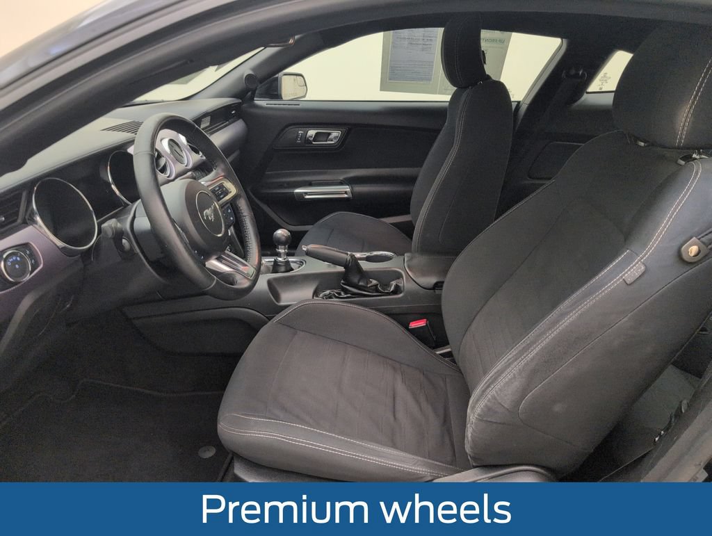Used 2017 Ford Mustang Coupe RWD image 4