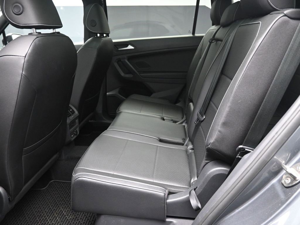 Used 2021 Volkswagen Tiguan SE R-Line image 21