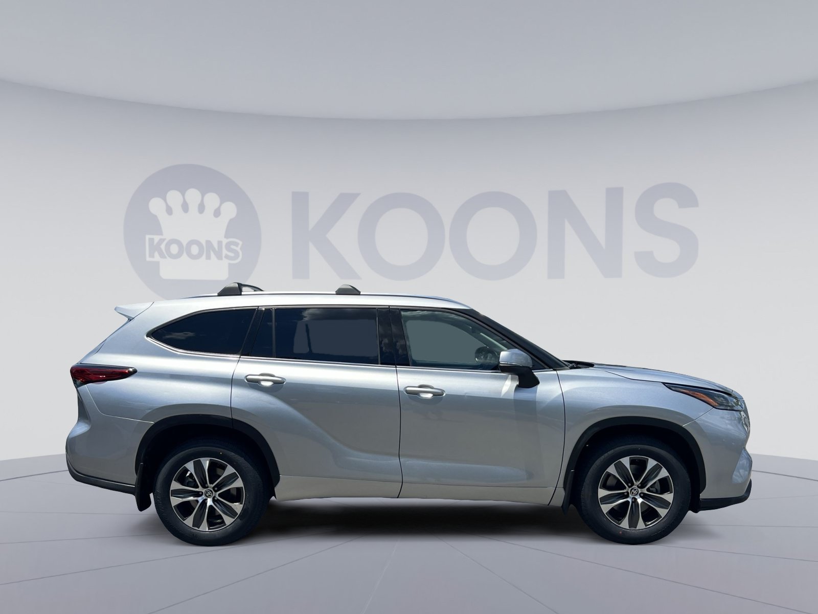 Used 2021 Toyota Highlander XLE AWD/4WD image 8
