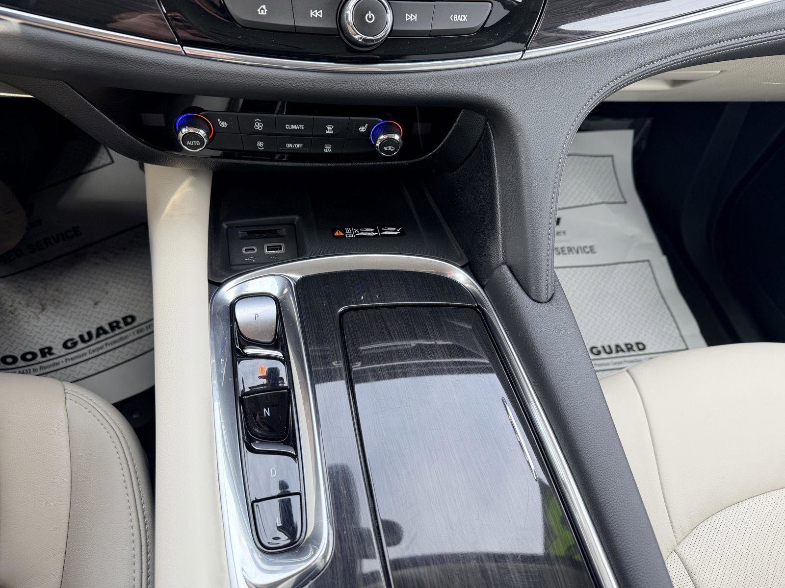 Used 2023 Buick Enclave Essence image 13