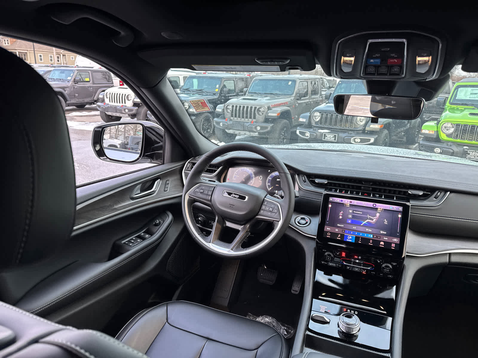 New 2025 Jeep Grand Cherokee Limited w/ Trailer Tow Package AWD/4WD image 33