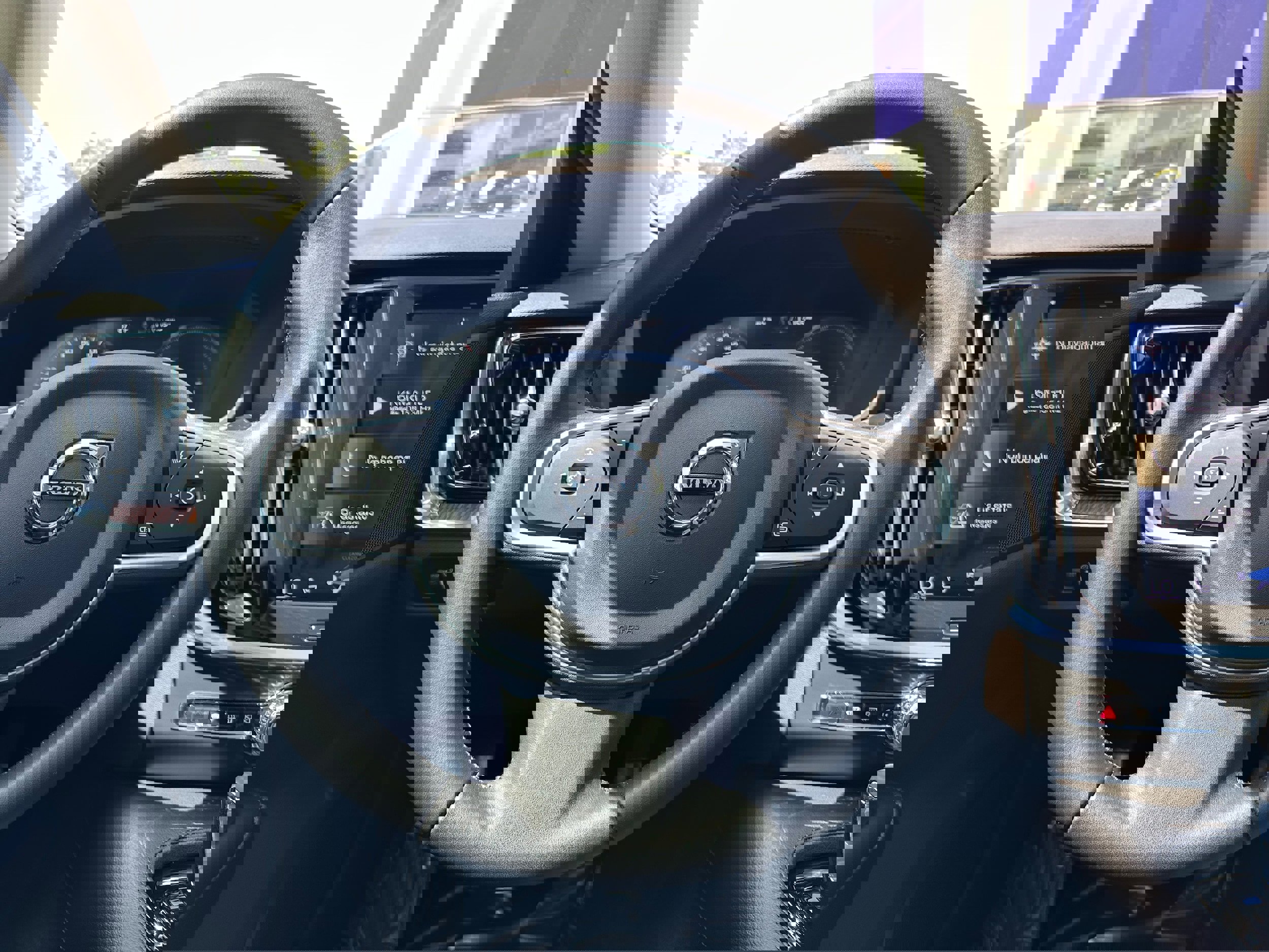 Certified 2022 Volvo S60 T8 R-Design Expression w/ Protection Package Premier image 17