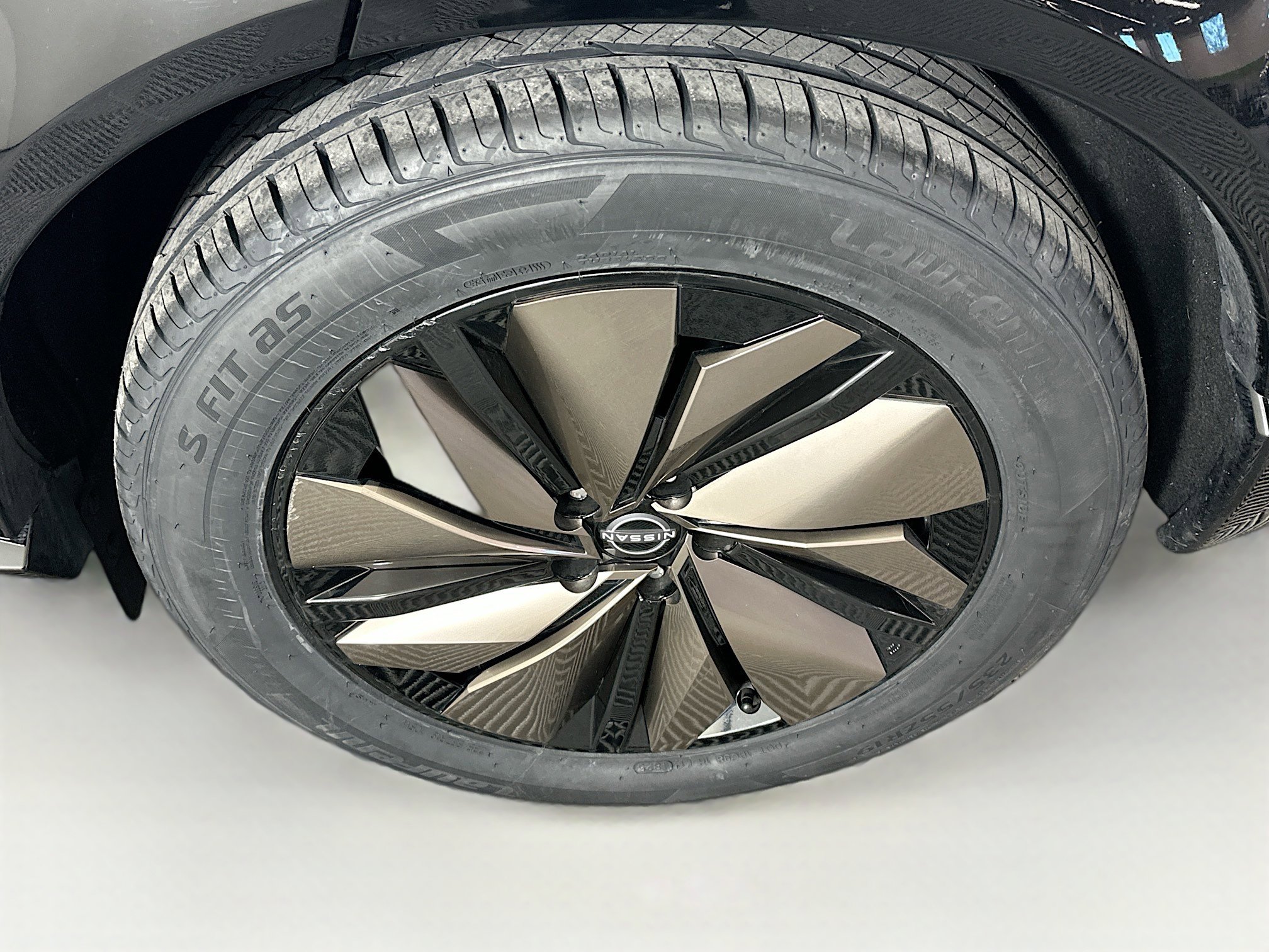 Used 2023 Nissan Ariya FWD image 11