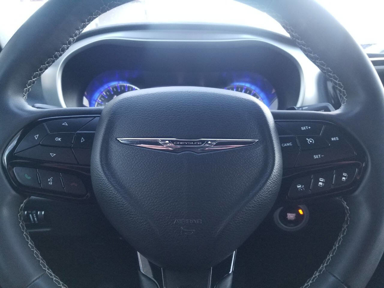 Certified 2023 Chrysler Pacifica Touring image 37