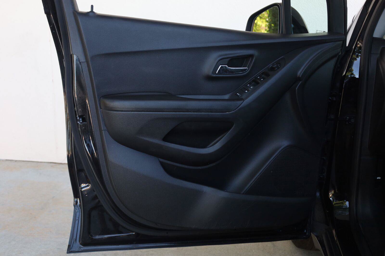 Used 2022 Chevrolet Trax LS w/ Tint and Cruise Package FWD image 13