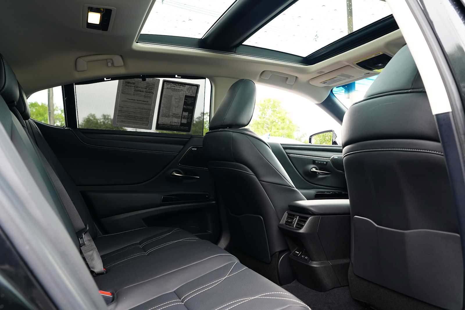 Used 2024 Lexus ES 350 Ultra Luxury w/ Accessory Package (Z2) FWD image 33