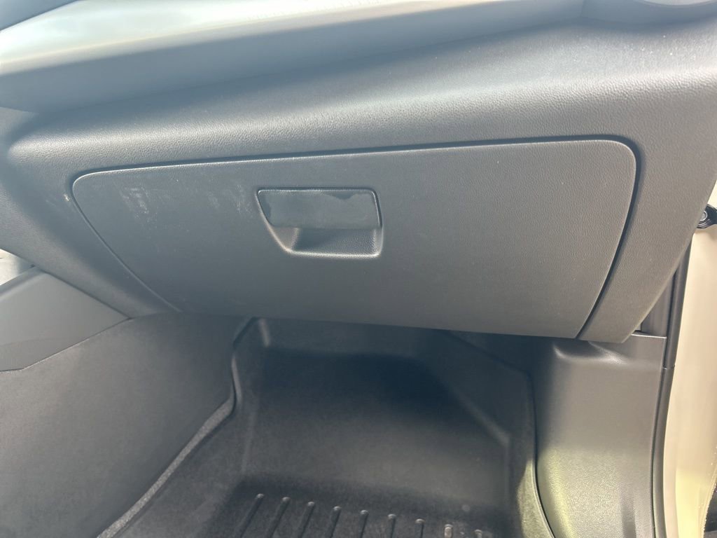 Used 2026 Chevrolet Trax RS w/ Sunroof Package image 29