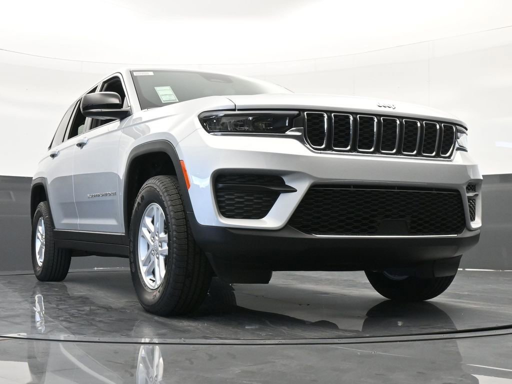 Used 2024 Jeep Grand Cherokee Laredo w/ Trailer Tow Package image 46