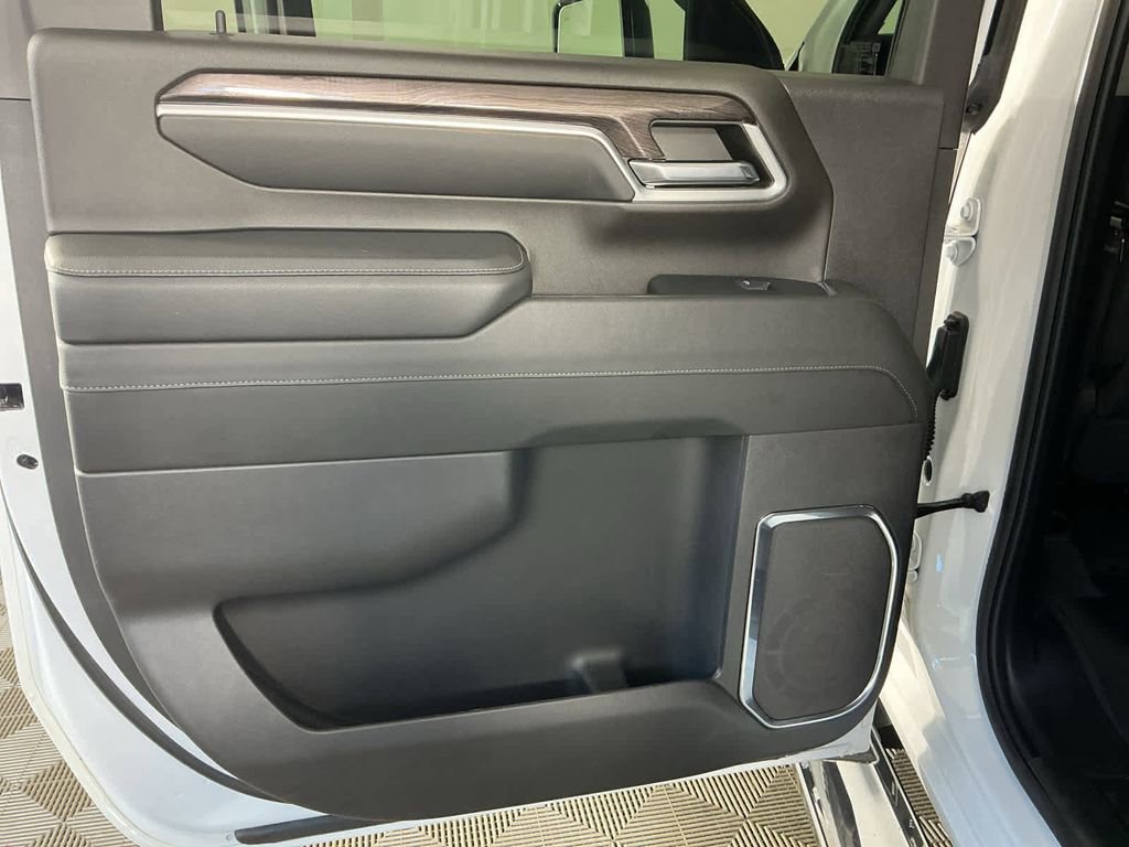 Used 2024 Chevrolet Silverado 2500 LTZ w/ LTZ Convenience Package image 16