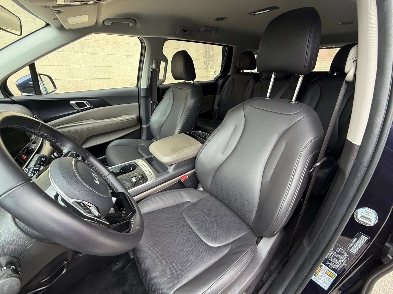 Used 2026 Kia Carnival FWD image 34