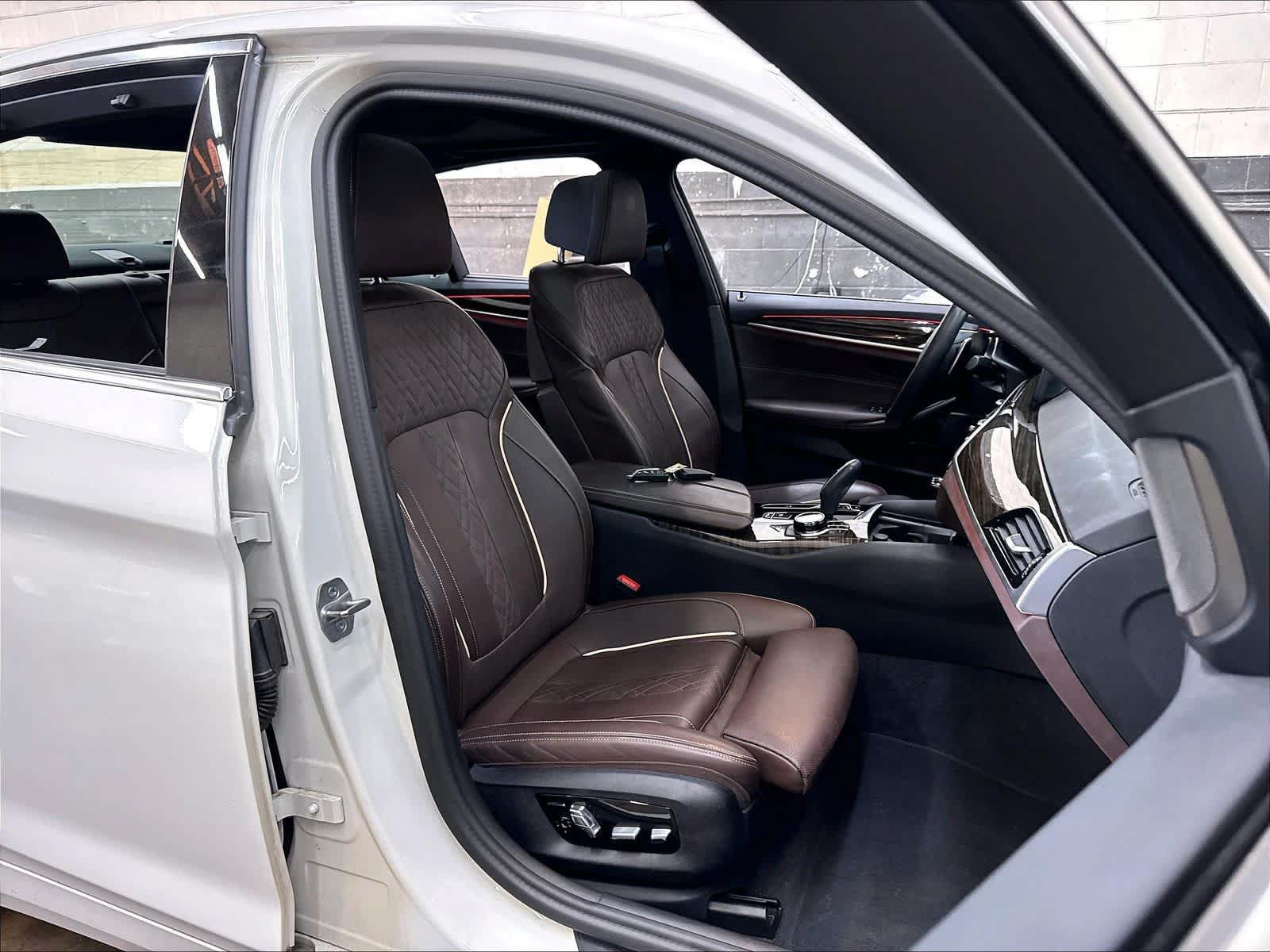 Used 2023 BMW 530i w/ Executive Package RWD image 10