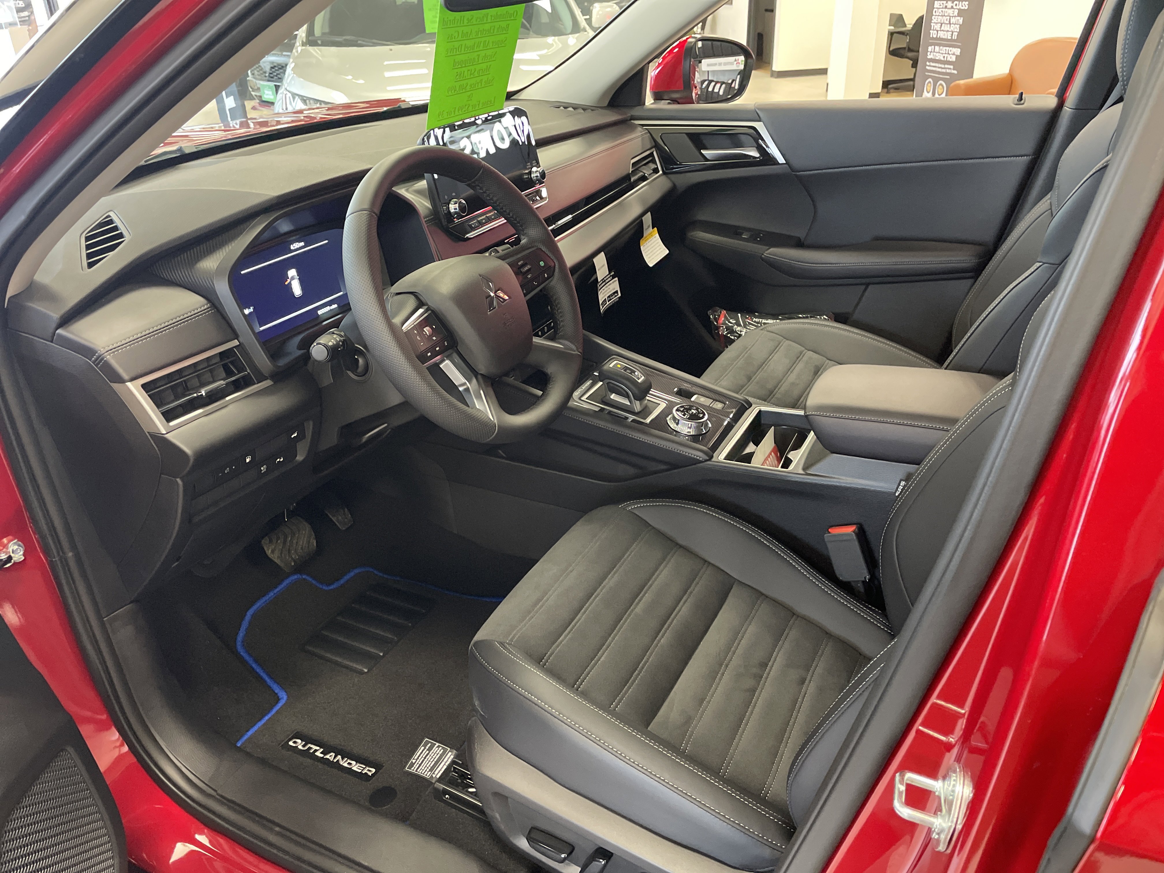 New 2025 Mitsubishi Outlander SE image 11