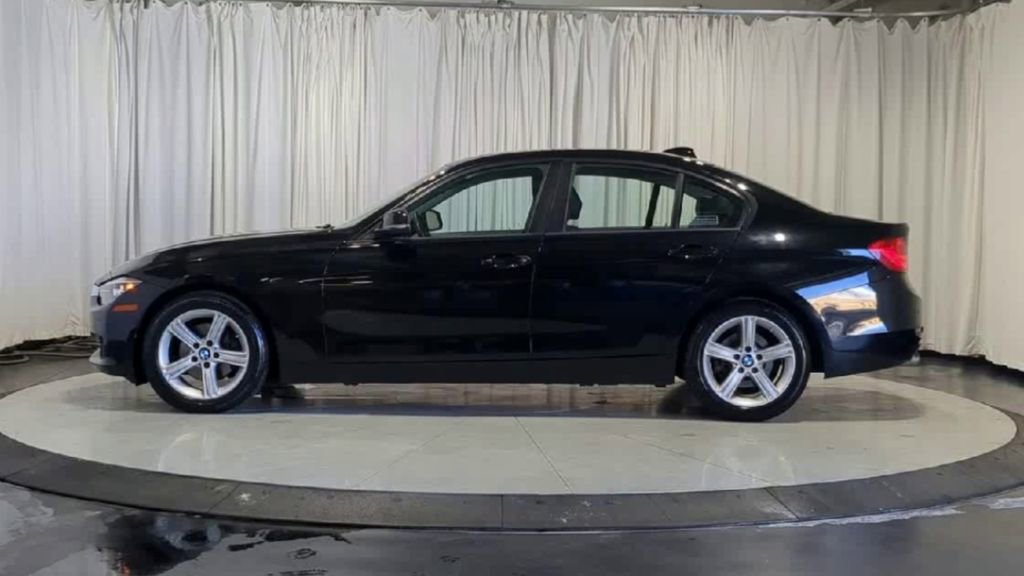 Used 2014 BMW 320i xDrive Sedan AWD/4WD image 6
