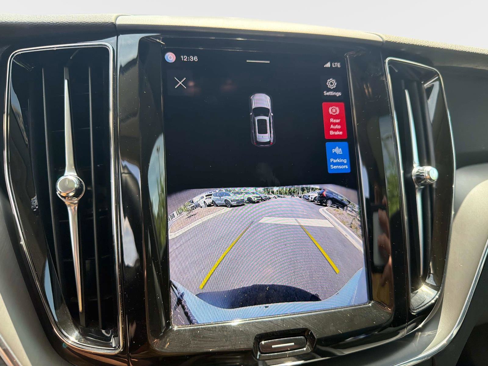Certified 2025 Volvo XC60 B5 Core AWD/4WD image 23