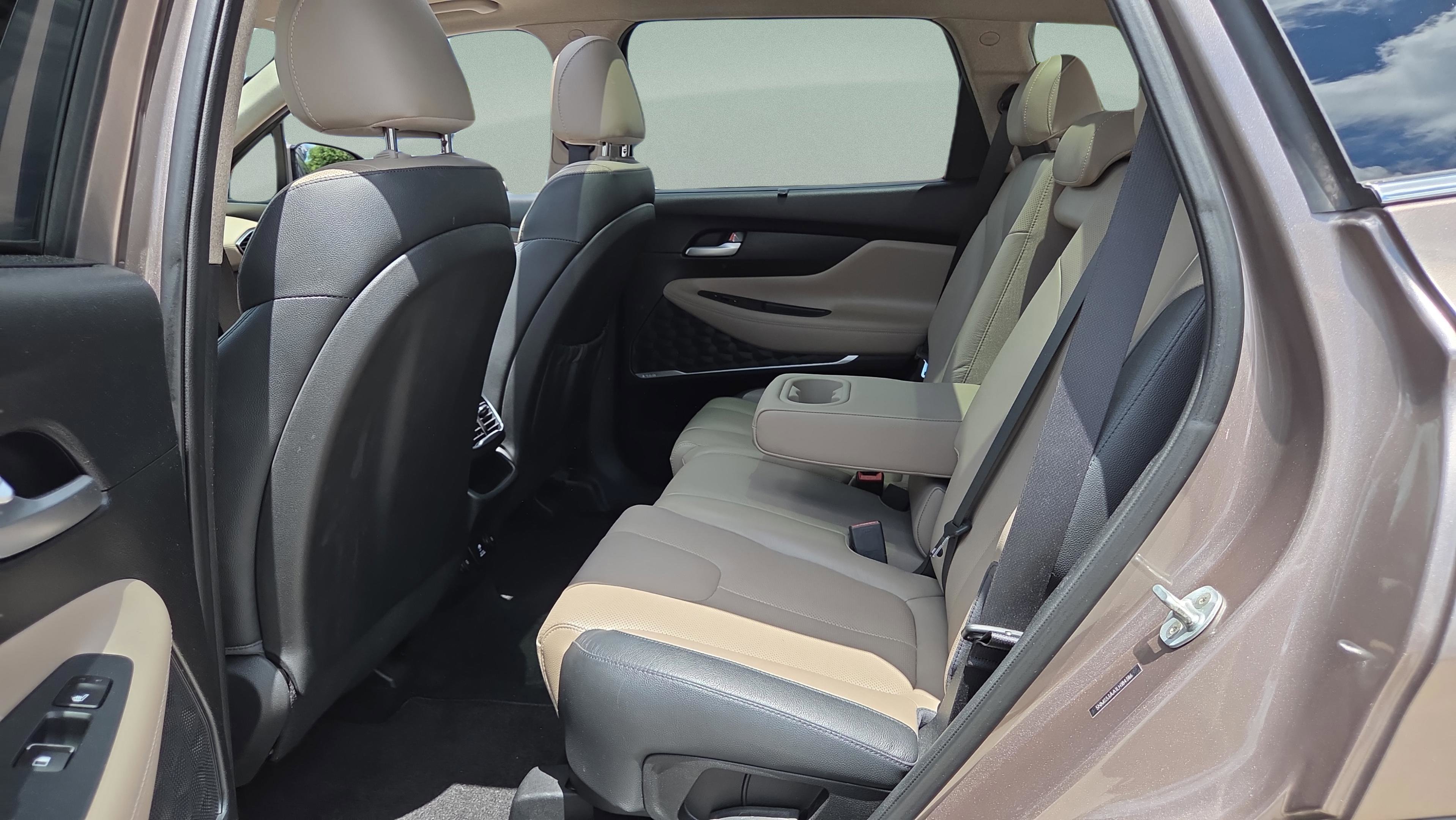 Used 2020 Hyundai Santa Fe Limited FWD image 11