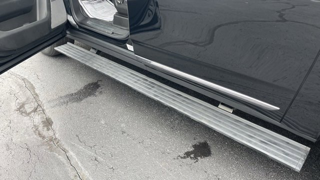 Used 2024 GMC Yukon XL Denali Ultimate image 11