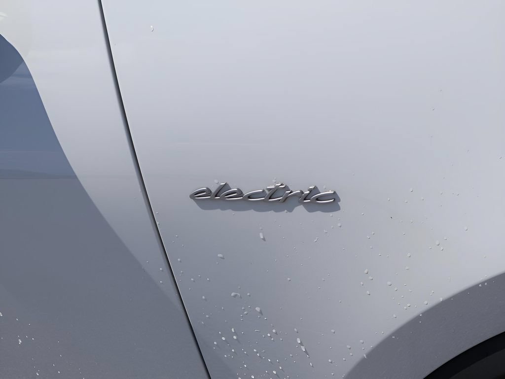 New 2025 Porsche Macan Electric RWD image 15