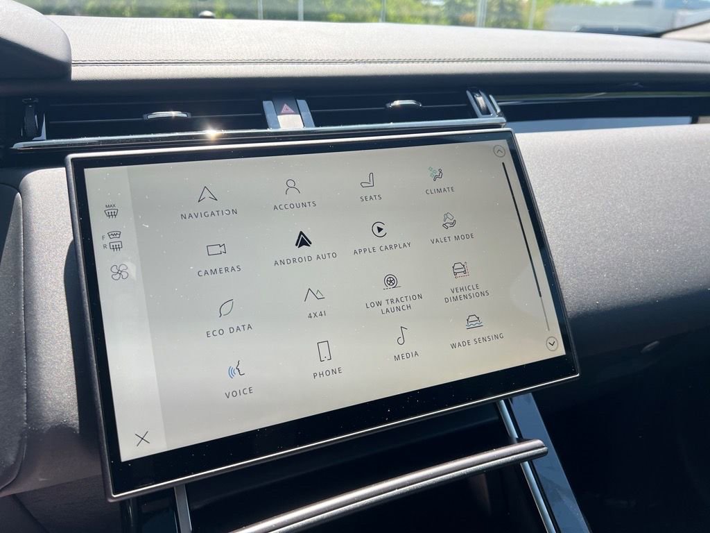 New 2026 Land Rover Range Rover Velar Dynamic SE image 17