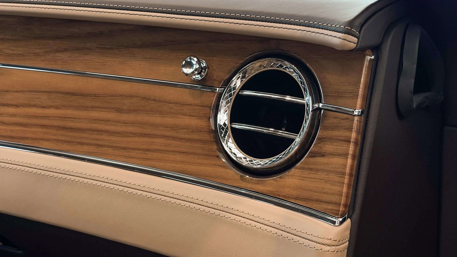 Used 2020 Bentley Continental GT V8 image 46