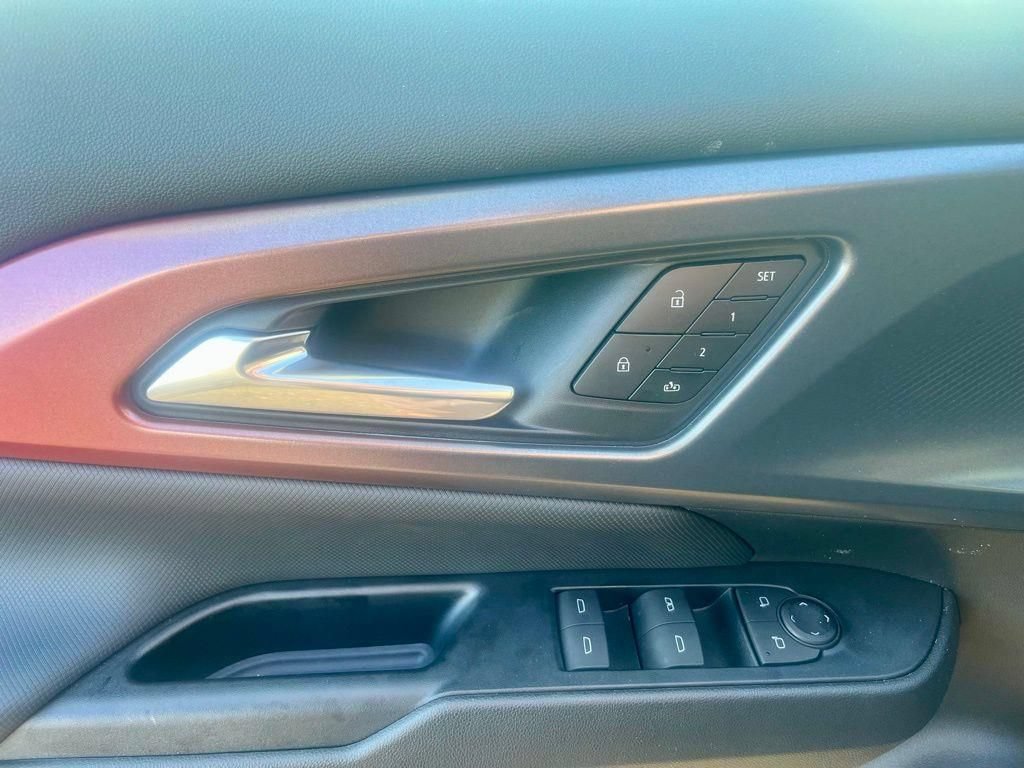 New 2025 Chevrolet Equinox EV RS w/ Active Safety Package 3 AWD/4WD image 9