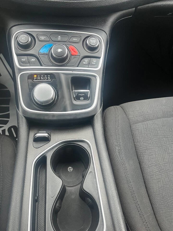 Used 2016 Chrysler 200 Limited w/ Convenience Group FWD image 18