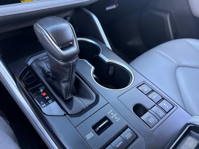 Used 2023 Toyota Highlander XLE image 29