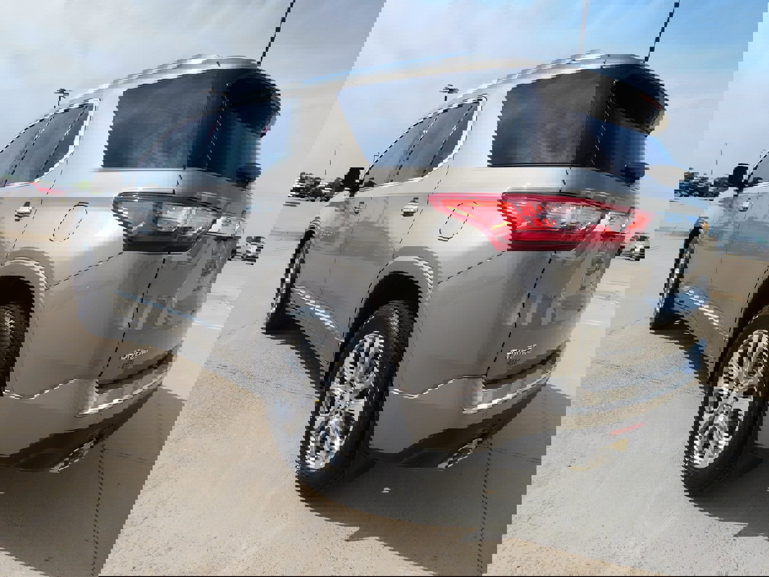 Used 2018 Chevrolet Traverse Premier w/ Driver Confidence II Package image 3