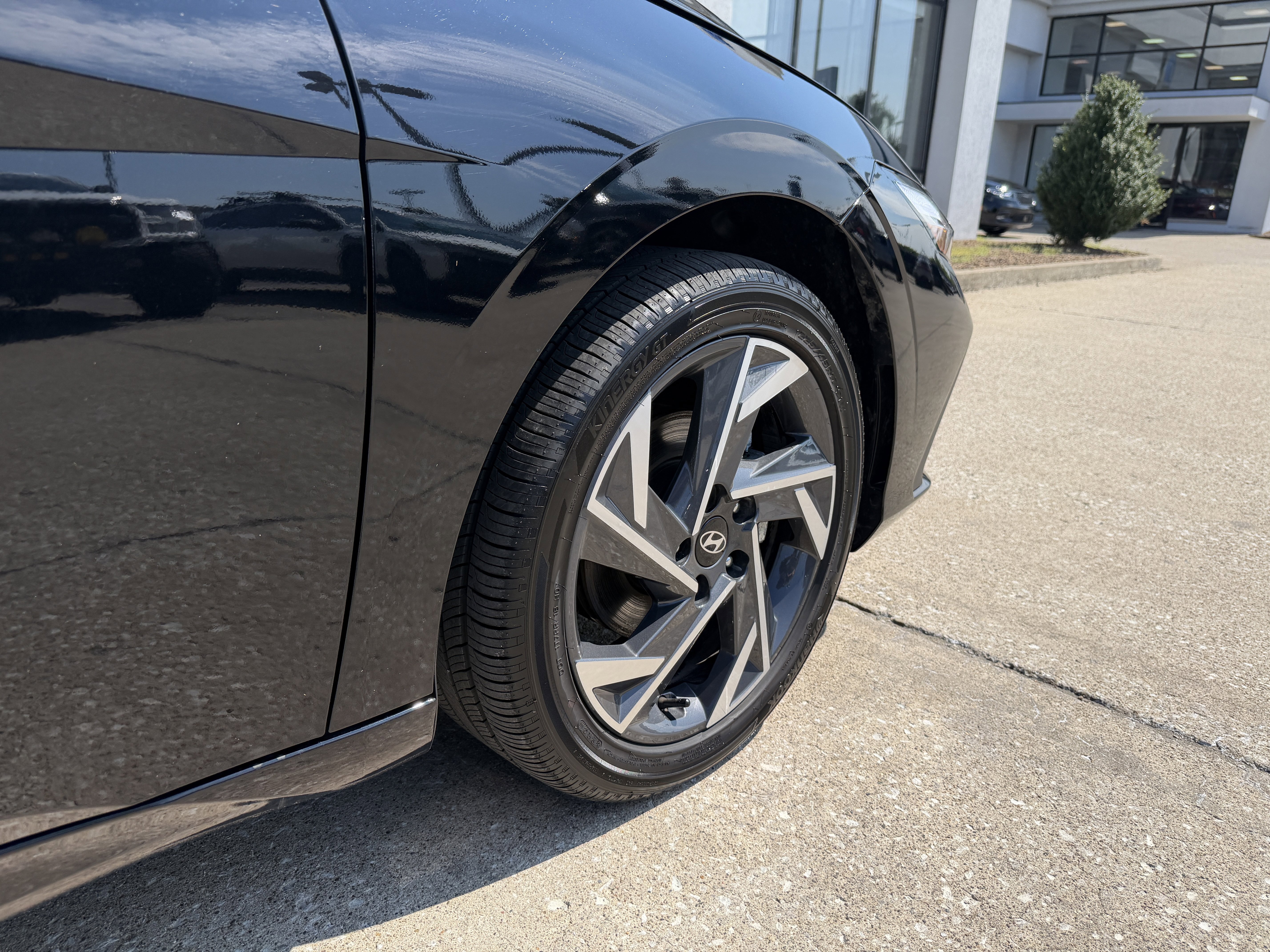 Certified 2025 Hyundai Elantra SEL image 15