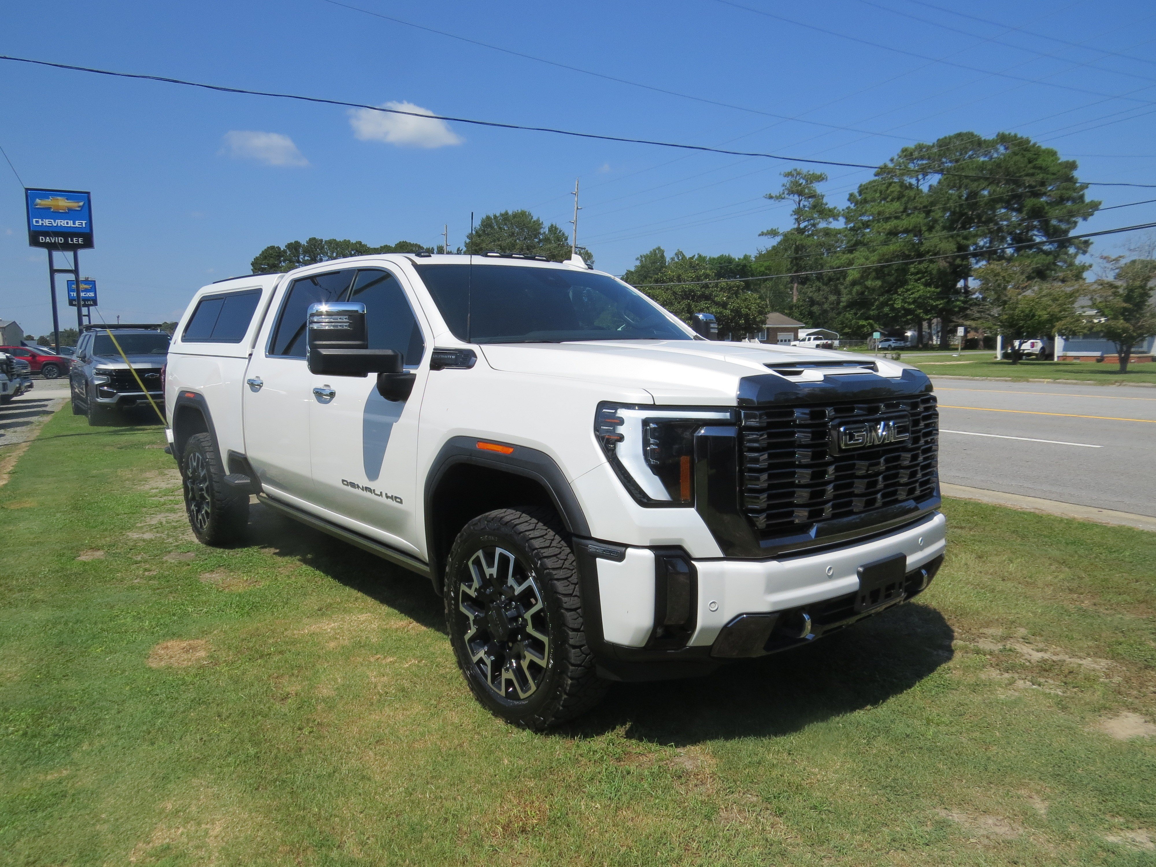 Used 2024 GMC Sierra 2500 Denali Ultimate AWD/4WD image 1