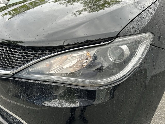 Used 2020 Chrysler Pacifica Touring-L image 9