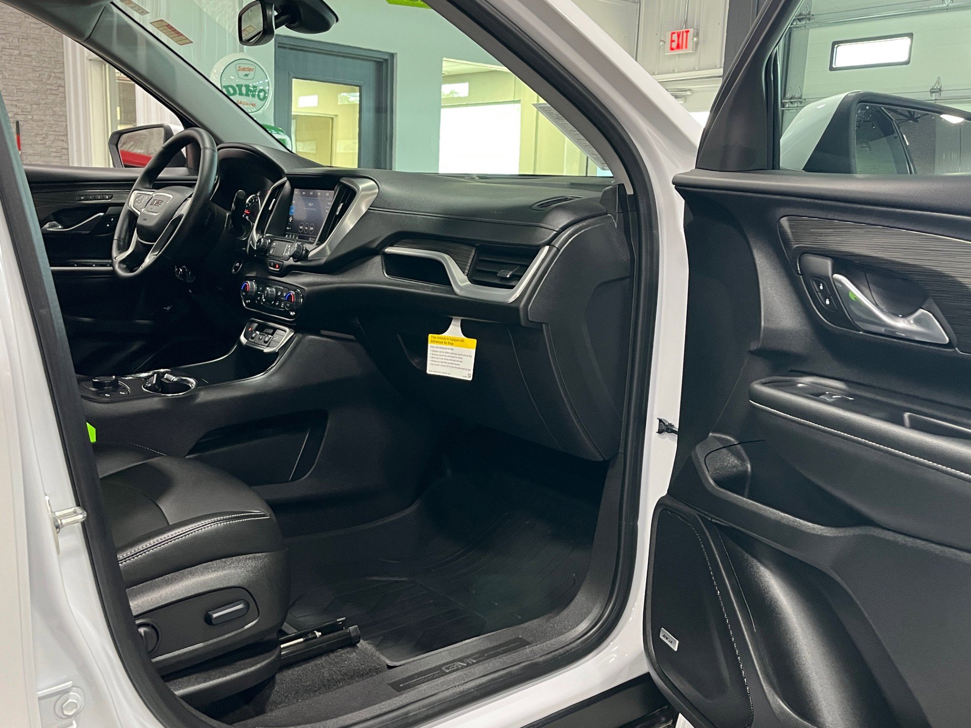 Certified 2024 GMC Terrain SLT w/ Infotainment Package II image 7