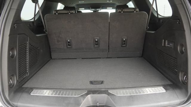 Used 2024 Chevrolet Suburban Premier image 12