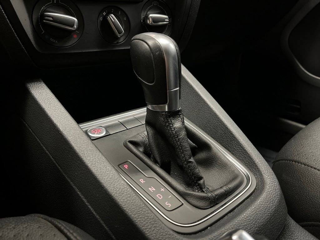 Used 2015 Volkswagen Jetta SE FWD image 12