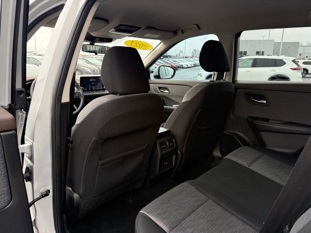 Used 2021 Nissan Rogue SV image 10