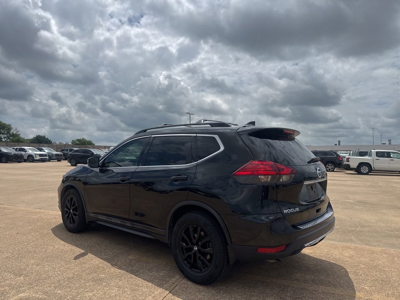 Used 2017 Nissan Rogue SV w/ Midnight Edition FWD image 15