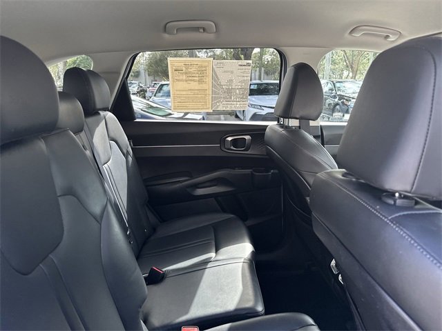 Used 2024 Kia Sorento S image 31