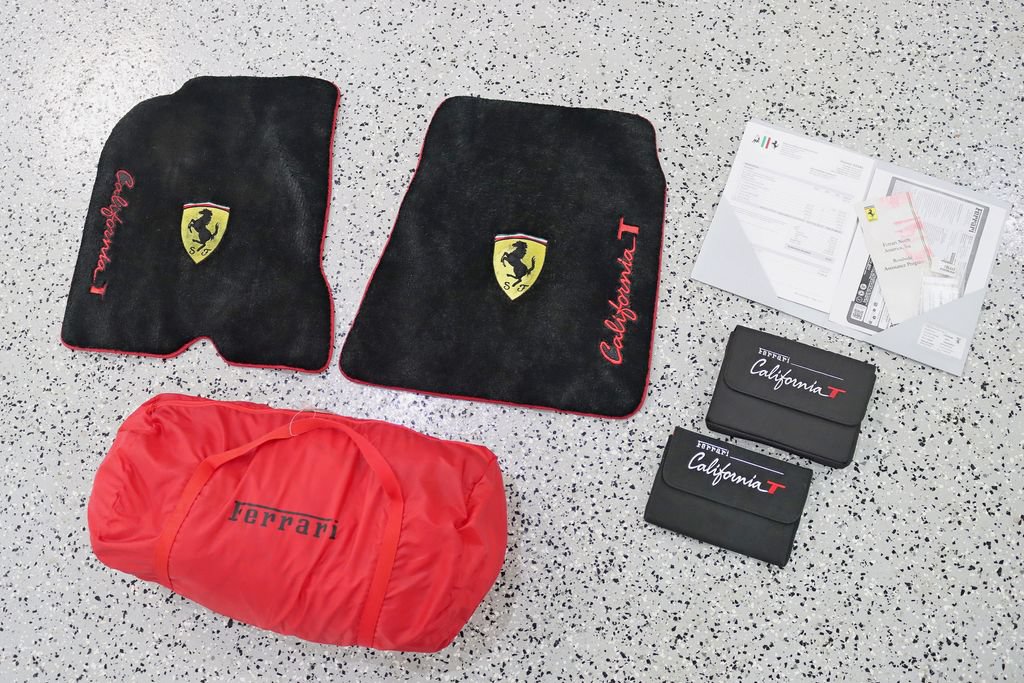 Used 2016 Ferrari California T RWD image 32