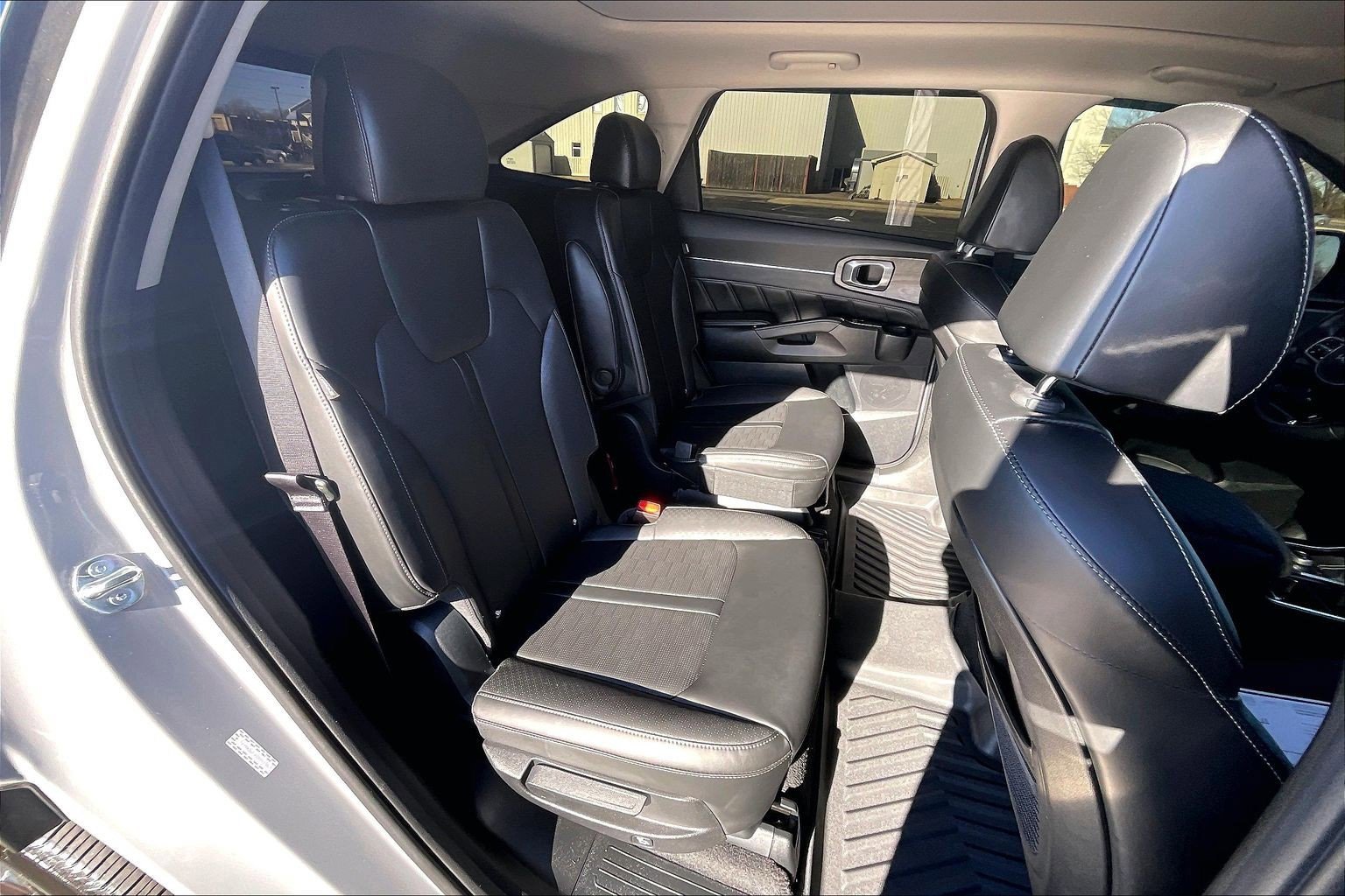 Used 2025 Kia Sorento SX image 17