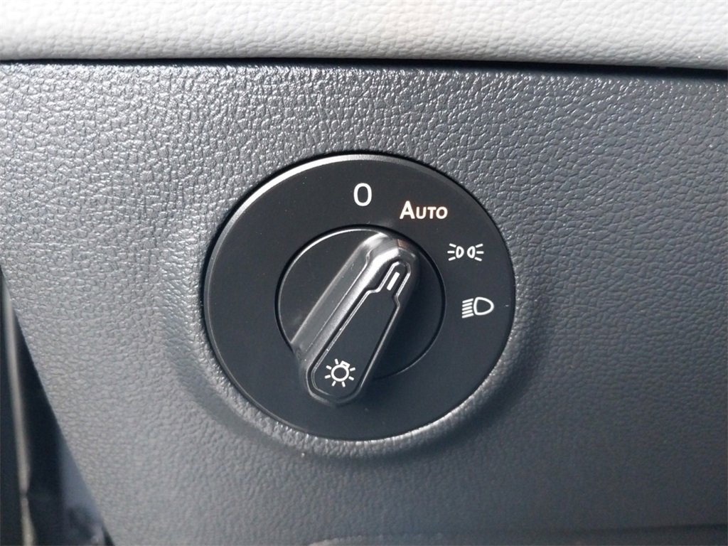 Used 2024 Volkswagen Taos SE w/ Black Wheel Package image 19