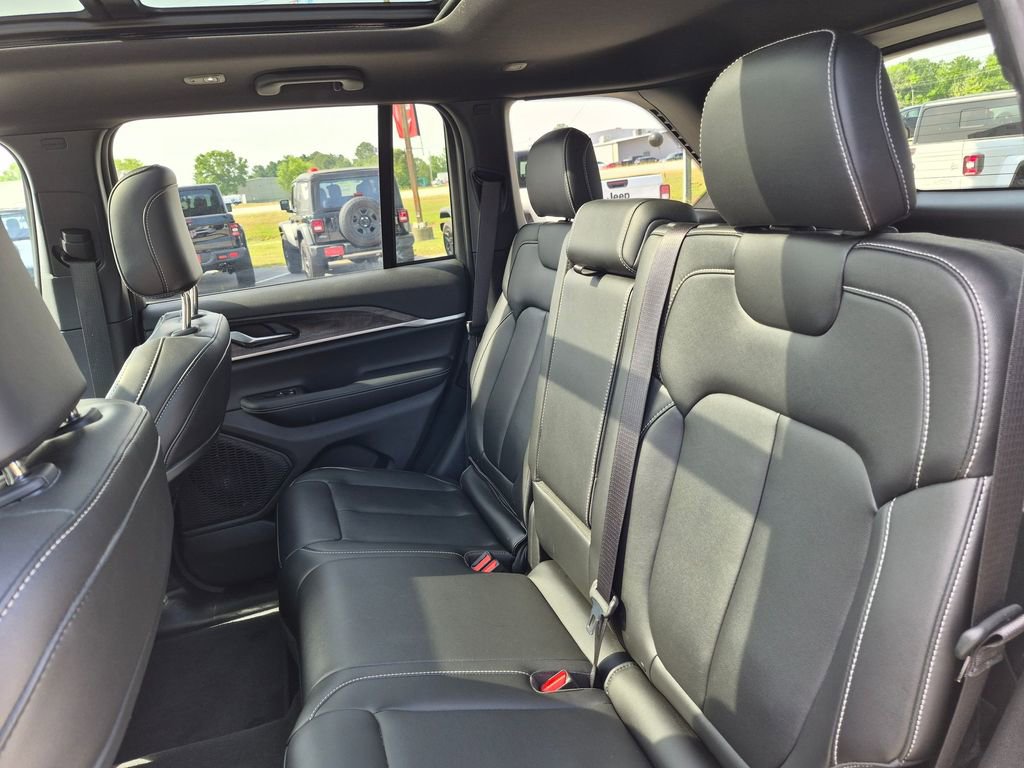 Used 2025 Jeep Grand Cherokee Limited image 26