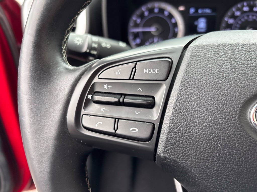 Used 2022 Hyundai Venue Limited FWD image 16