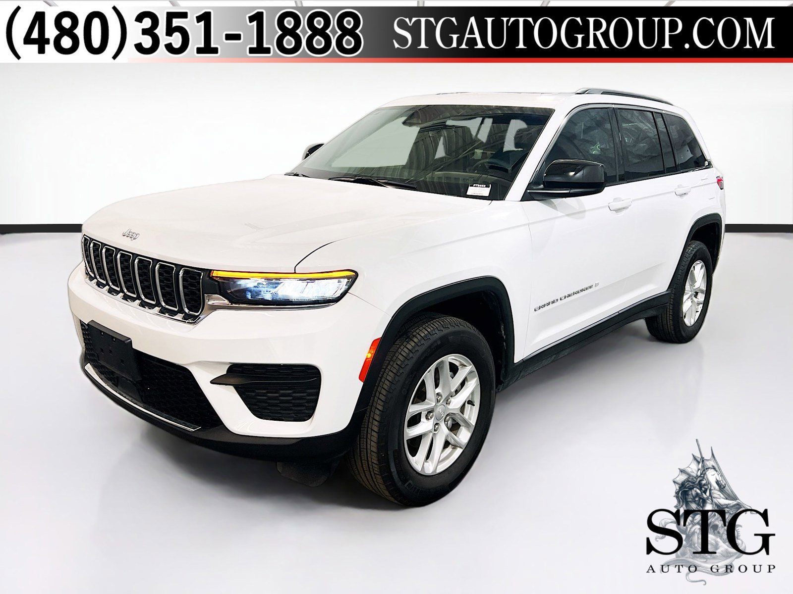 Used 2025 Jeep Grand Cherokee Laredo X RWD image 1