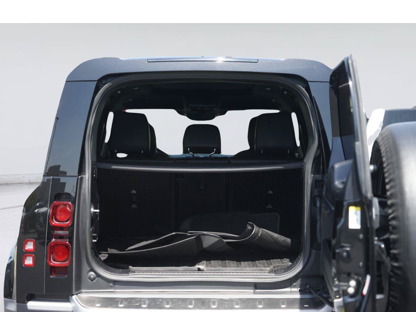 Used 2023 Land Rover Defender 110 S AWD/4WD image 32