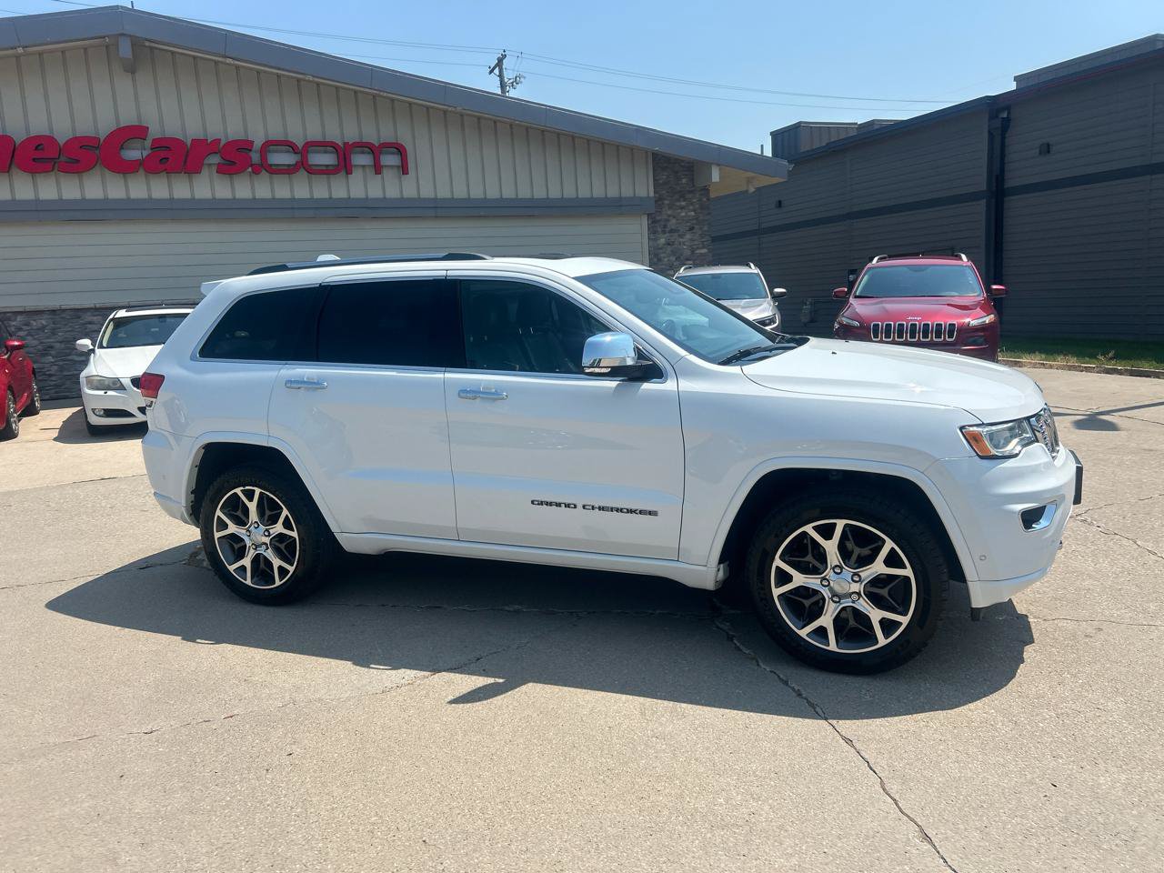 Used 2019 Jeep Grand Cherokee Overland AWD/4WD image 2