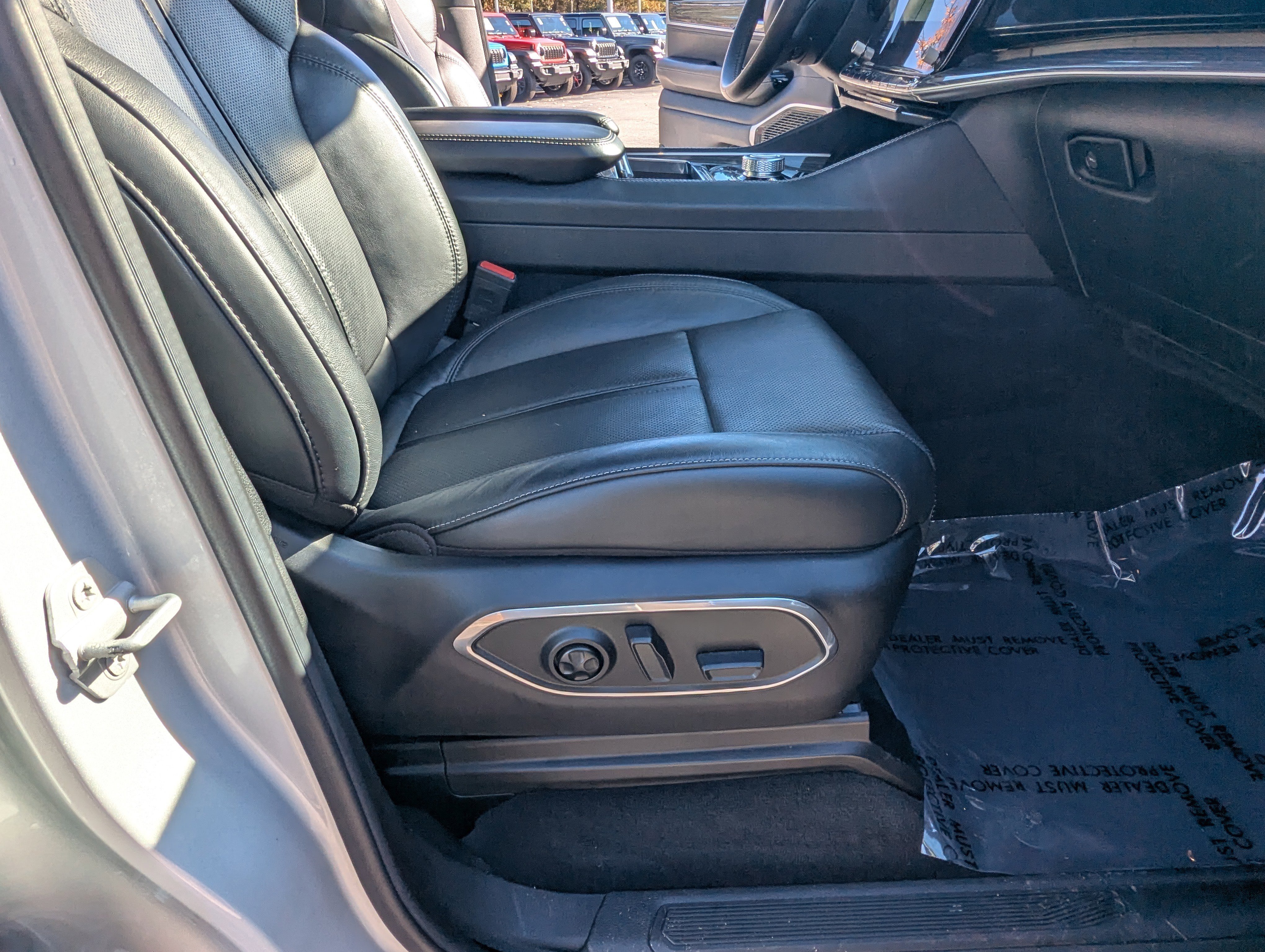 Used 2022 Jeep Wagoneer Series III w/ Premium Group I image 16