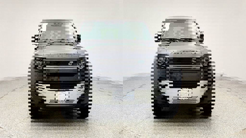 Used 2025 Land Rover Defender 90 S image 2