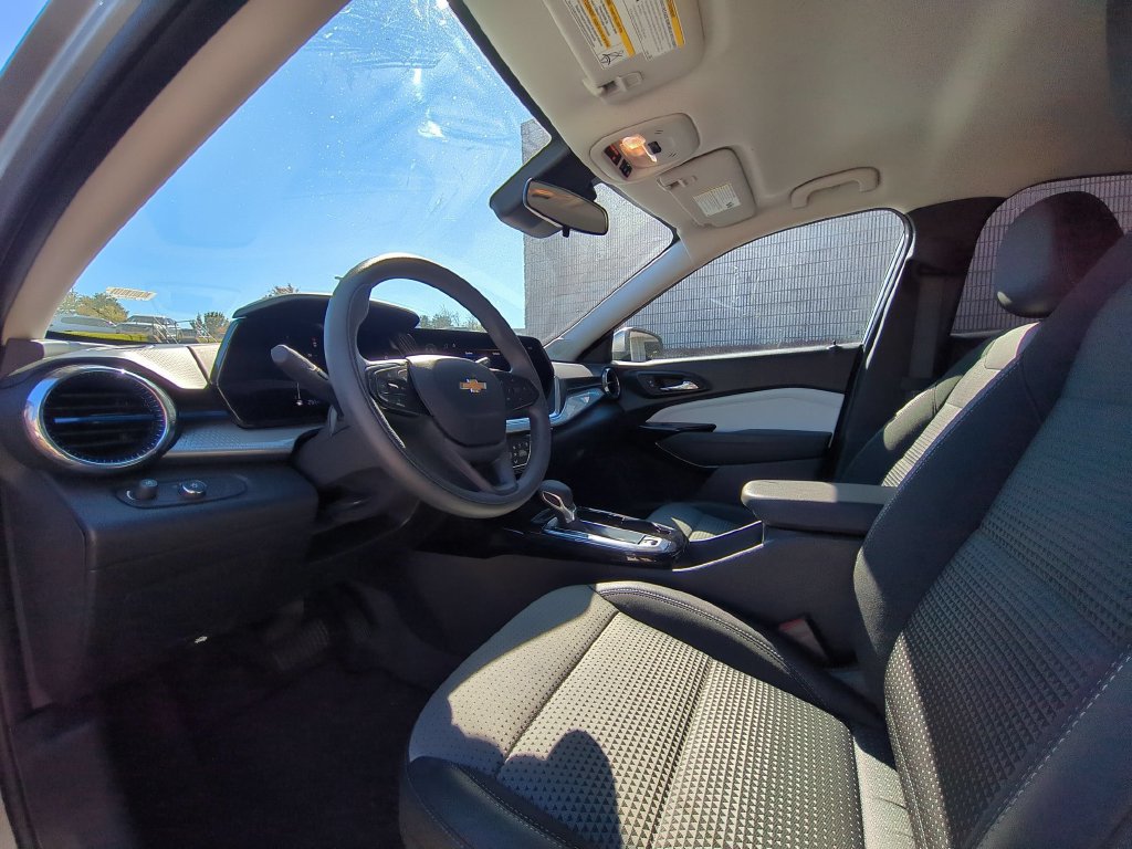 Used 2026 Chevrolet Trax LT FWD image 12