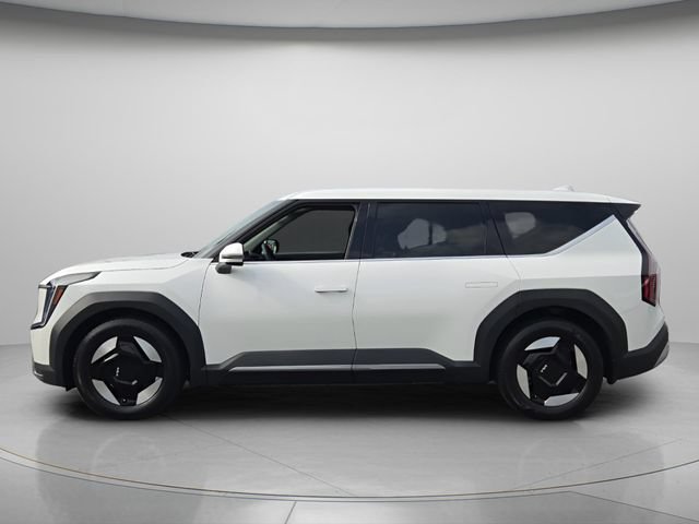 Used 2024 Kia EV9 Light Long Range RWD image 3