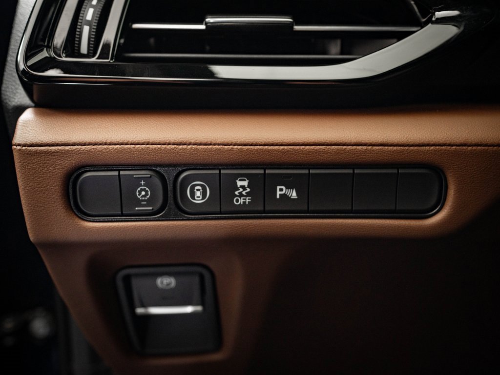 Certified 2025 Acura MDX w/ Technology Package image 39