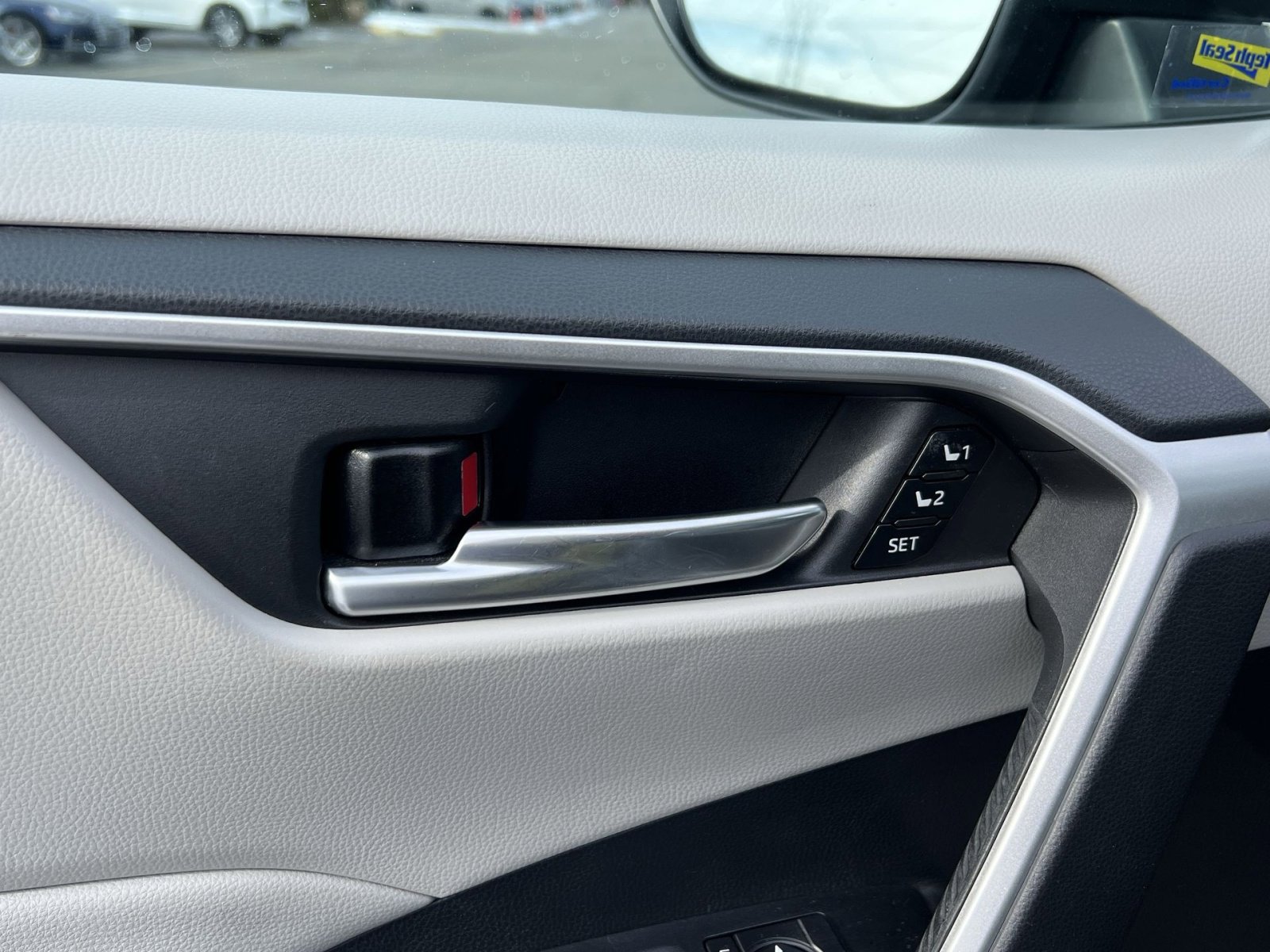 Used 2021 Toyota RAV4 XLE Premium image 35